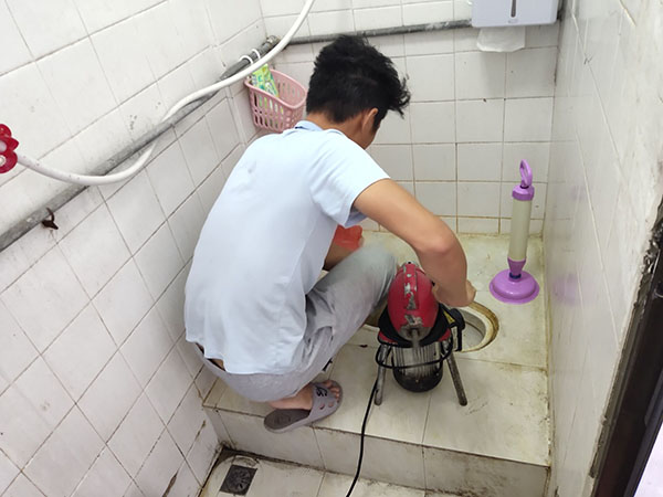 株洲肥皂掉到马桶里把马桶堵住了怎么办？马桶堵住了怎么办